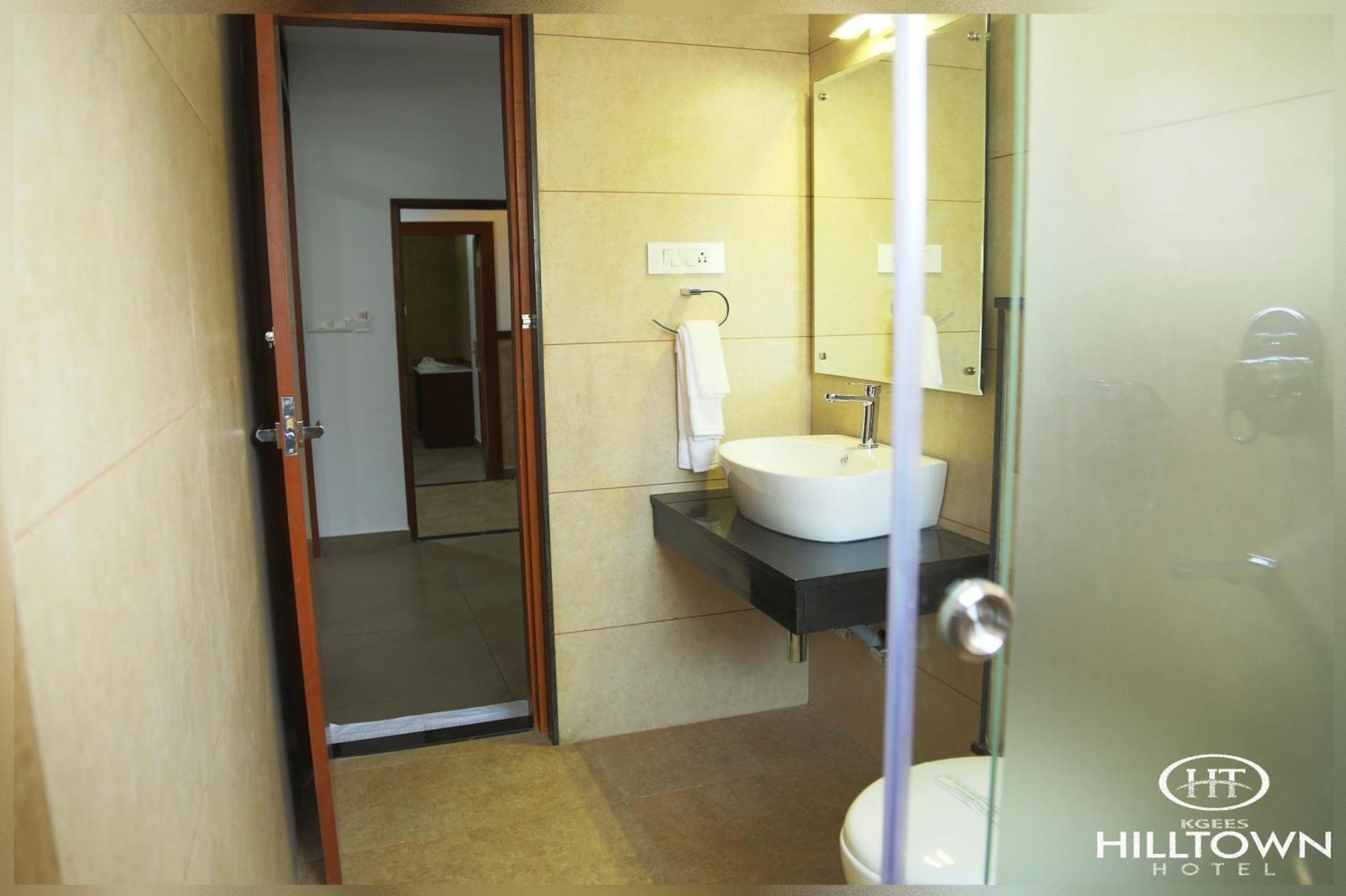 Kgees - Hill Town Hotel Kattappana Экстерьер фото